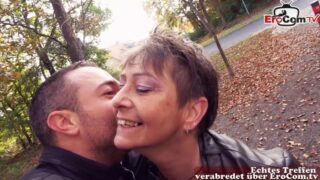 Erfahrene MILF von jungem Hüpfer verführt