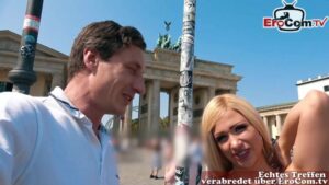 Deutsche Blondine beim Rendezvous intim auf Film festgehalten